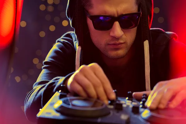 DJ-mixe-musique-fete